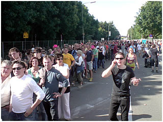 Verkeerde kant van de rij om je bandje te halen